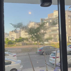 חלונות ומרפסת
